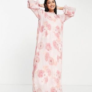 Plisse maxi long sleeves in pink floral print dress